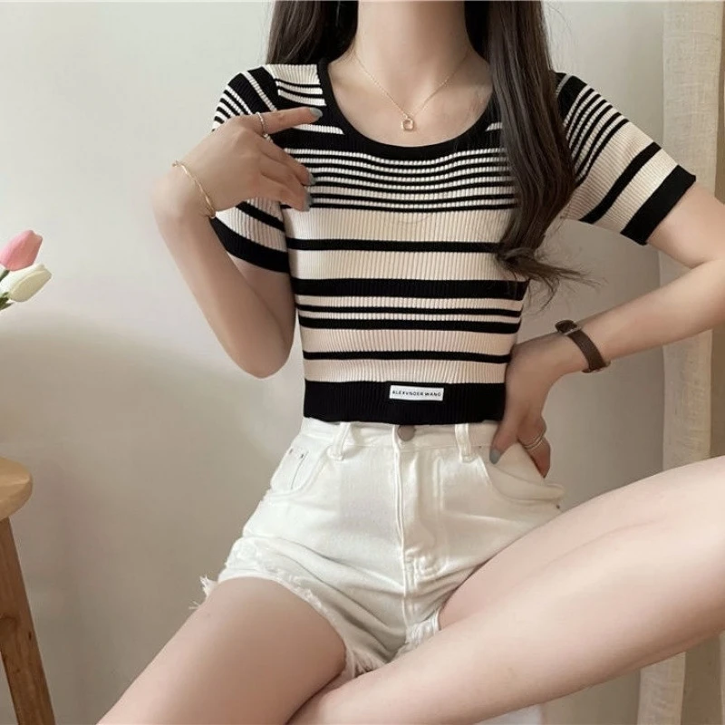 法式冰丝条纹撞色短袖T恤女夏季设计感圆领洋气短款修身辣妹上衣