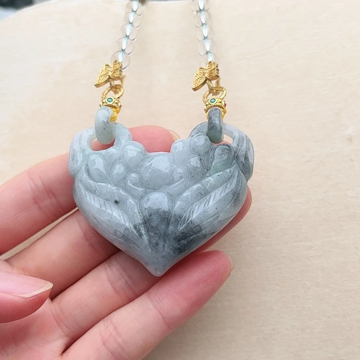 翡翠未镶嵌颈饰挂件