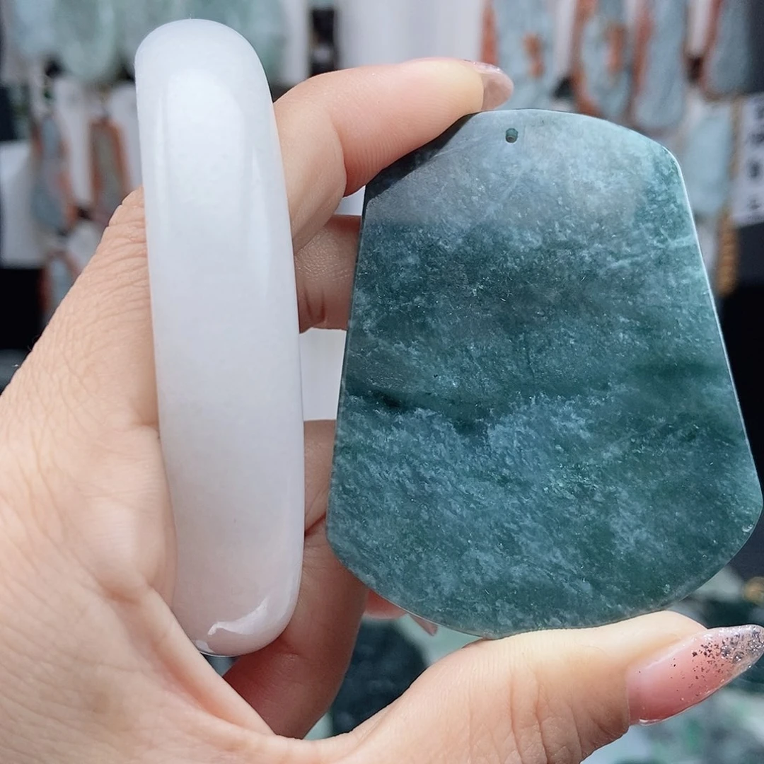 翡翠颈饰未镶嵌翡翠