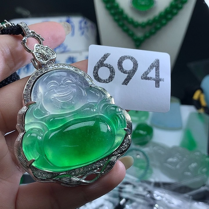 翡翠未镶嵌吊坠(赠链)