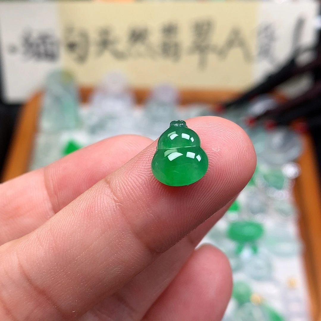 翡翠裸石缅甸天然A货翡翠阳绿葫芦