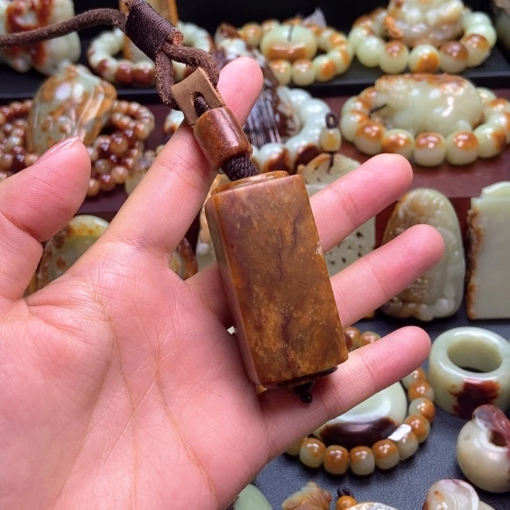 岫岩河磨玉（透闪石质玉）未镶嵌把件