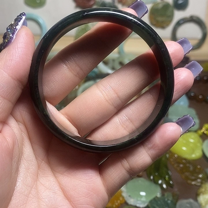 蛇纹石玉手镯未镶嵌