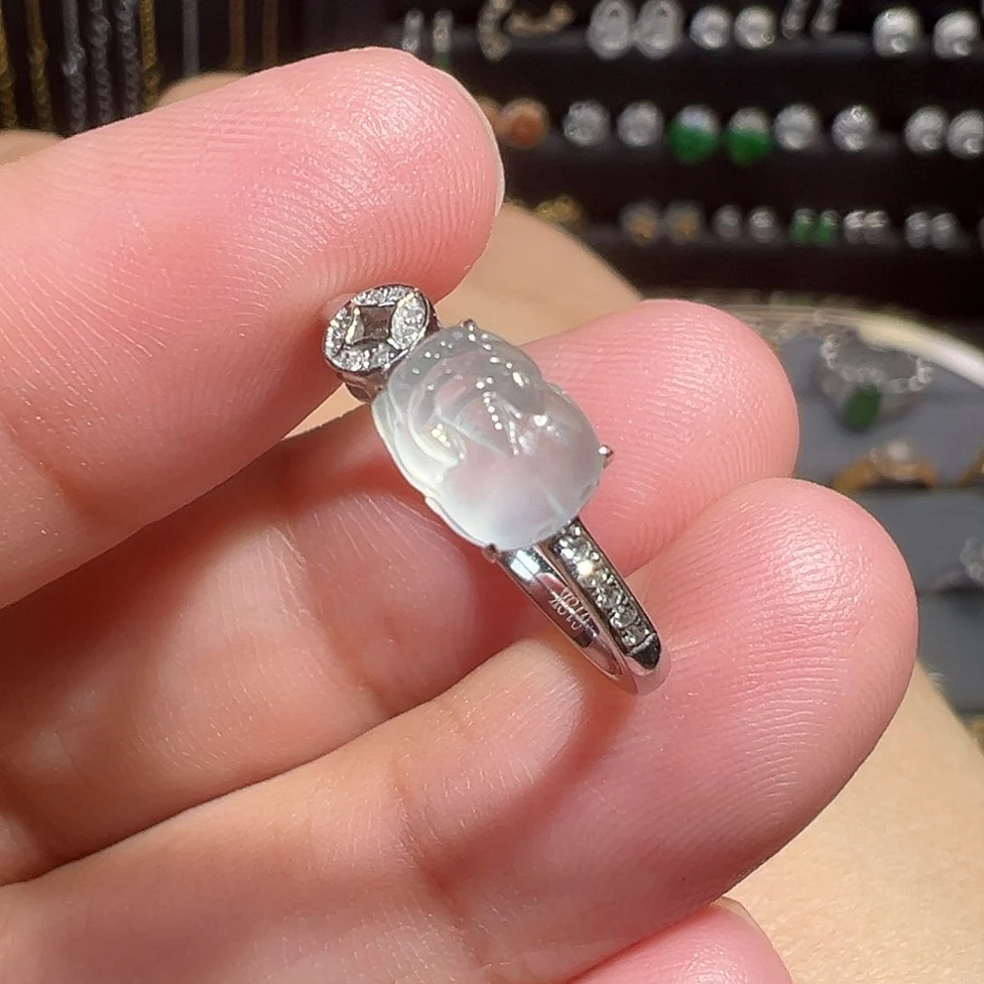 翡翠戒指18K金镶嵌貔貅翡翠戒指
