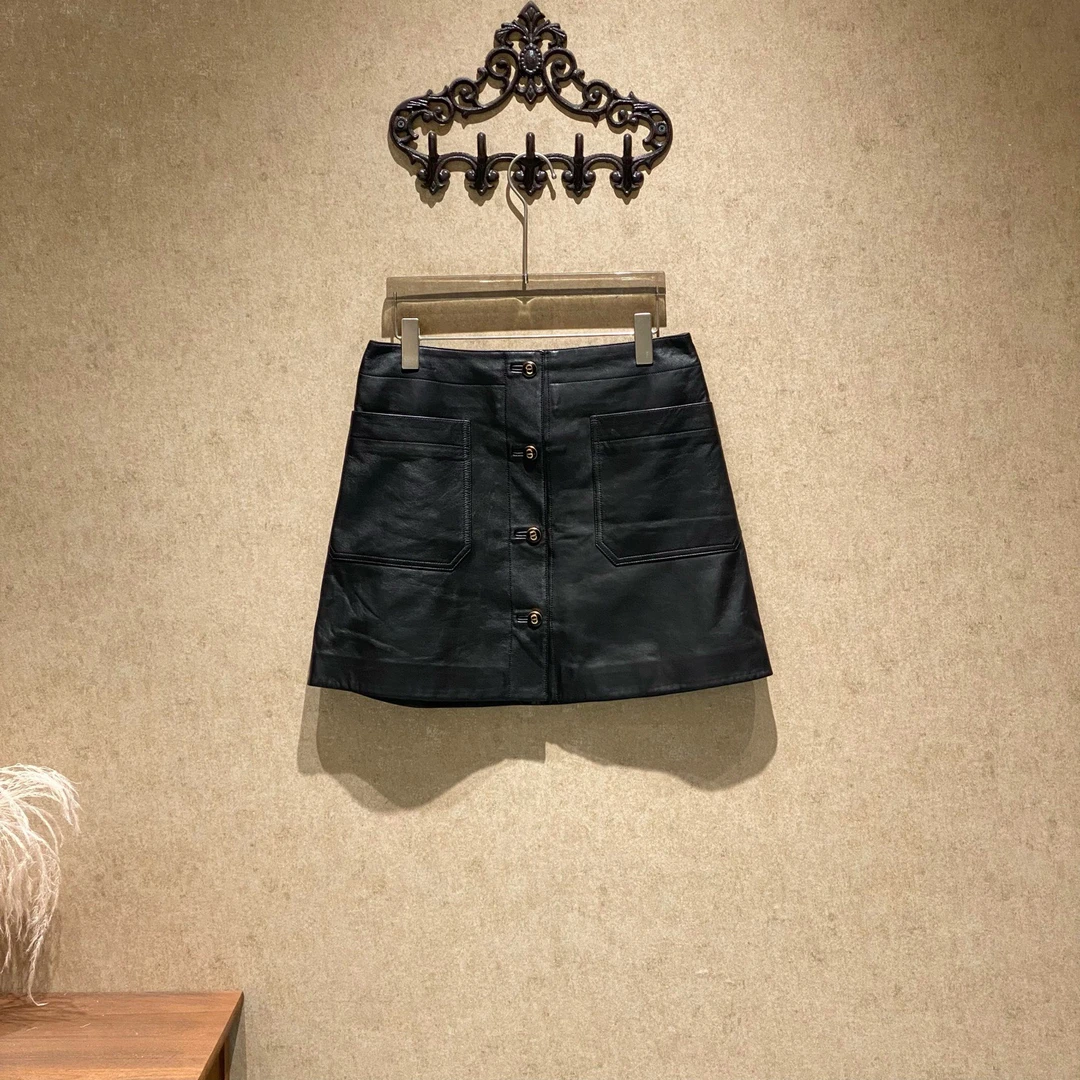 99新 DIOR/迪奥 黑色羊皮内里桑蚕丝金CD字母扣半裙/40码/35076