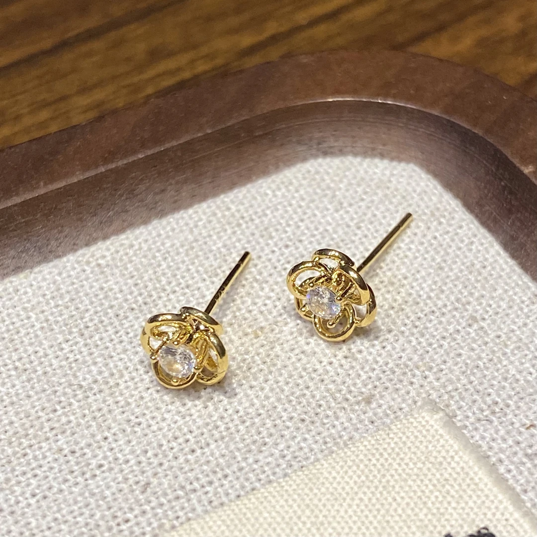 铜合金合成锆石耳饰 【镂空小花】小香风气质金色精致复古耳钉A1363