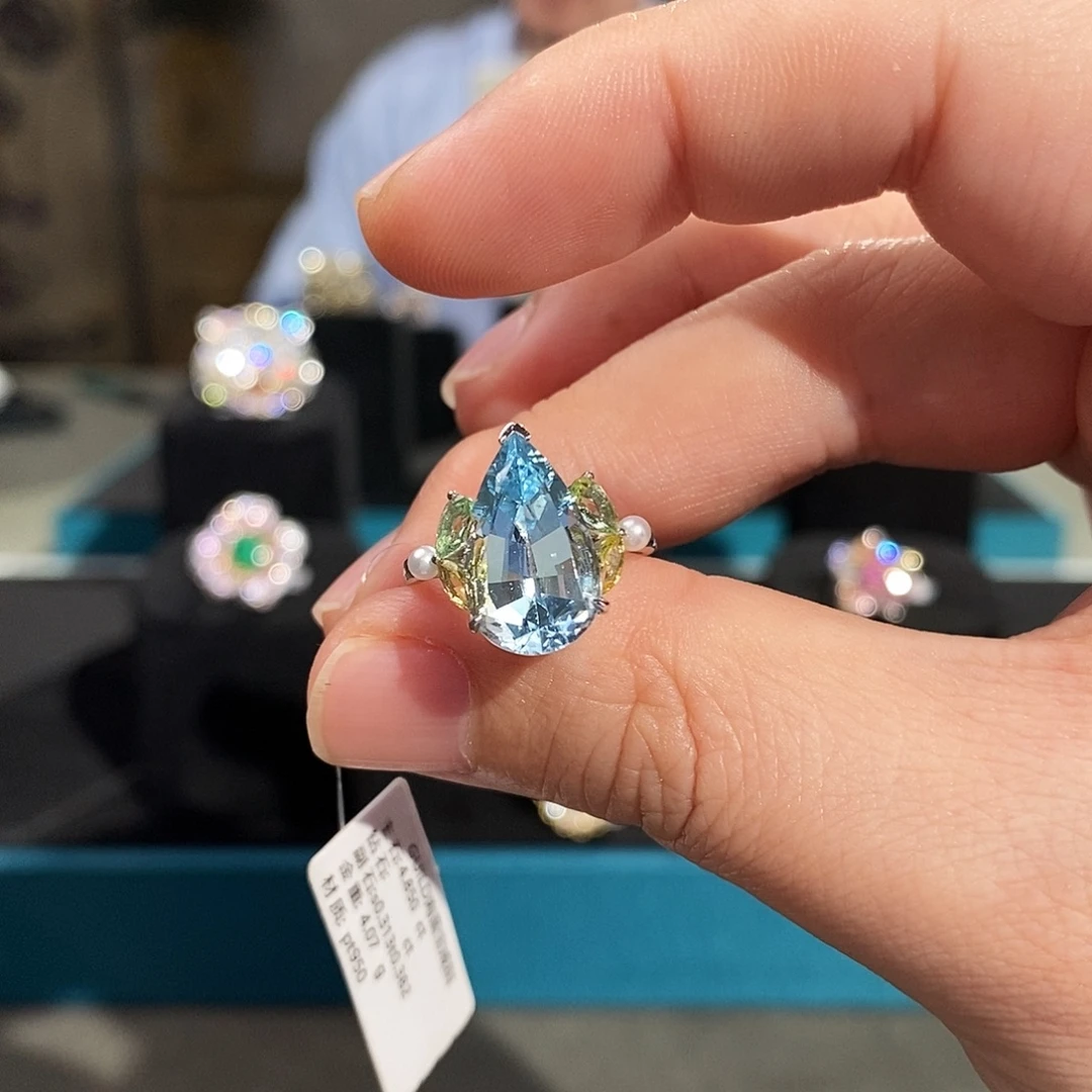 18K金镶嵌海蓝宝石戒指4.85ct