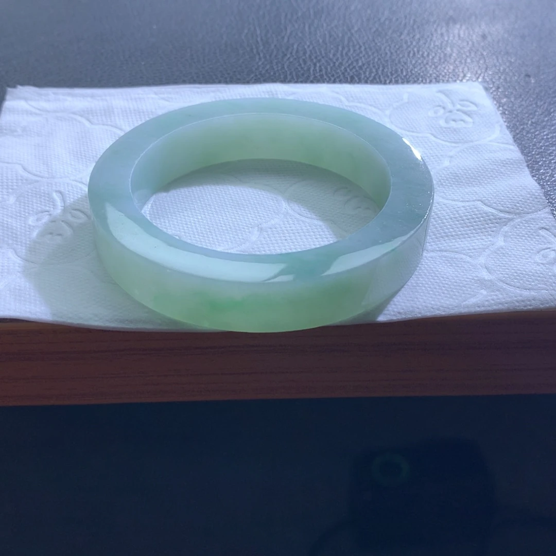 定制翡翠未镶嵌翡翠手镯