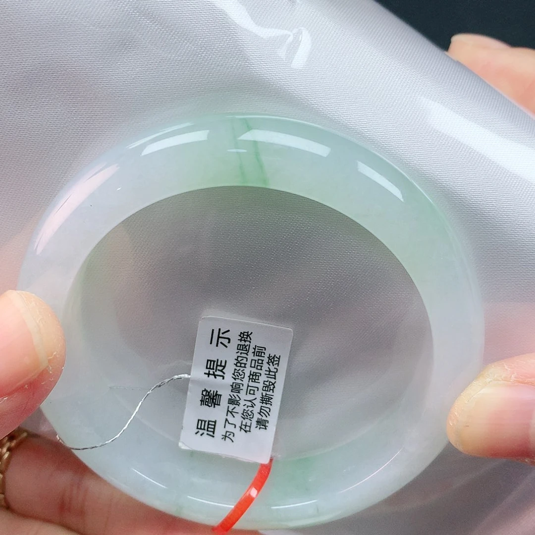 翡翠手镯未镶嵌55圈