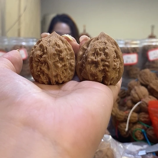 文玩核桃吊坠36红雀尖有伤