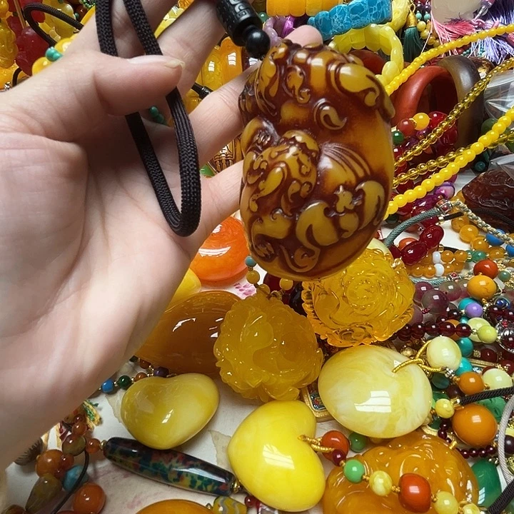 树脂制品?****梦1838貔貅手把件