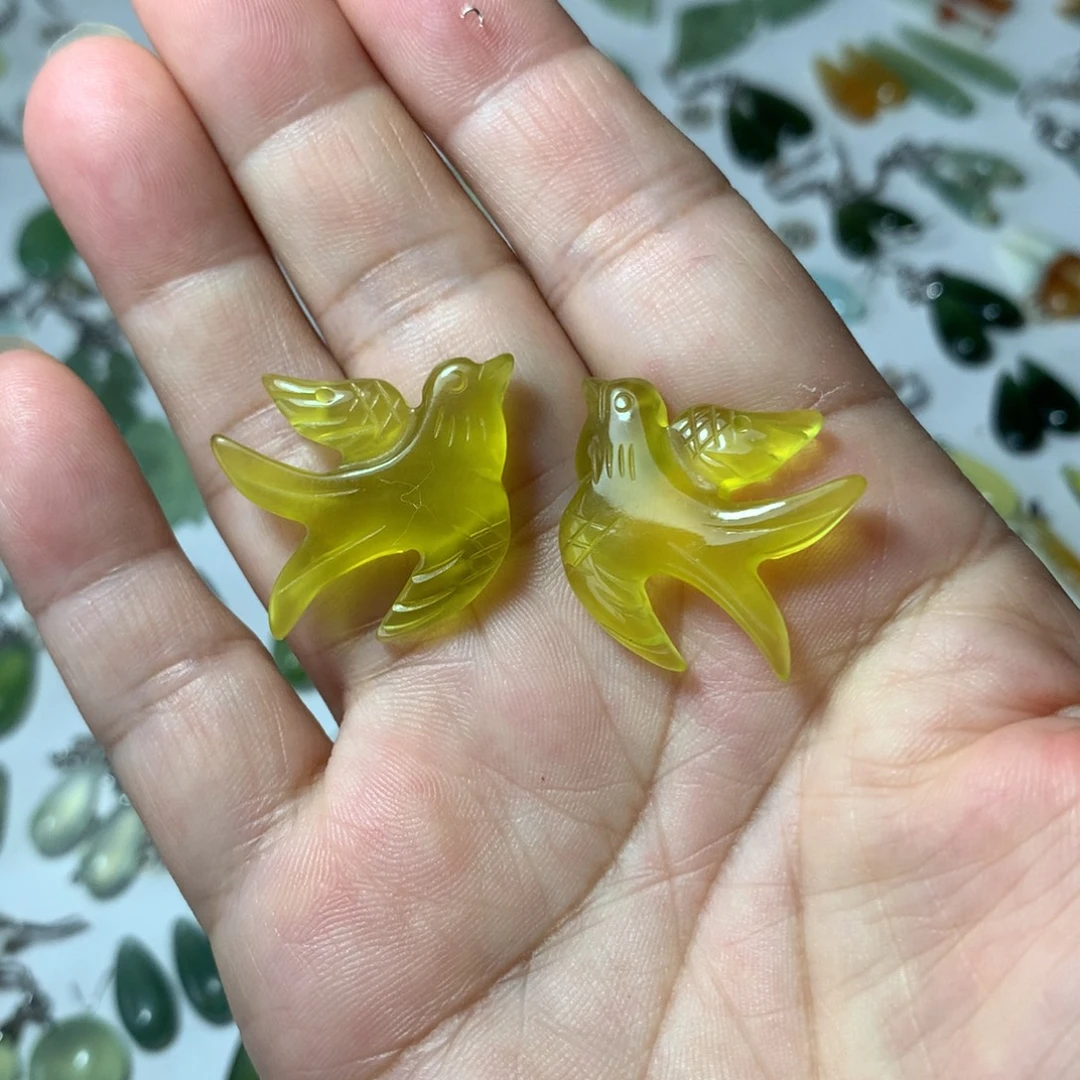 蛇纹石玉未镶嵌耳环