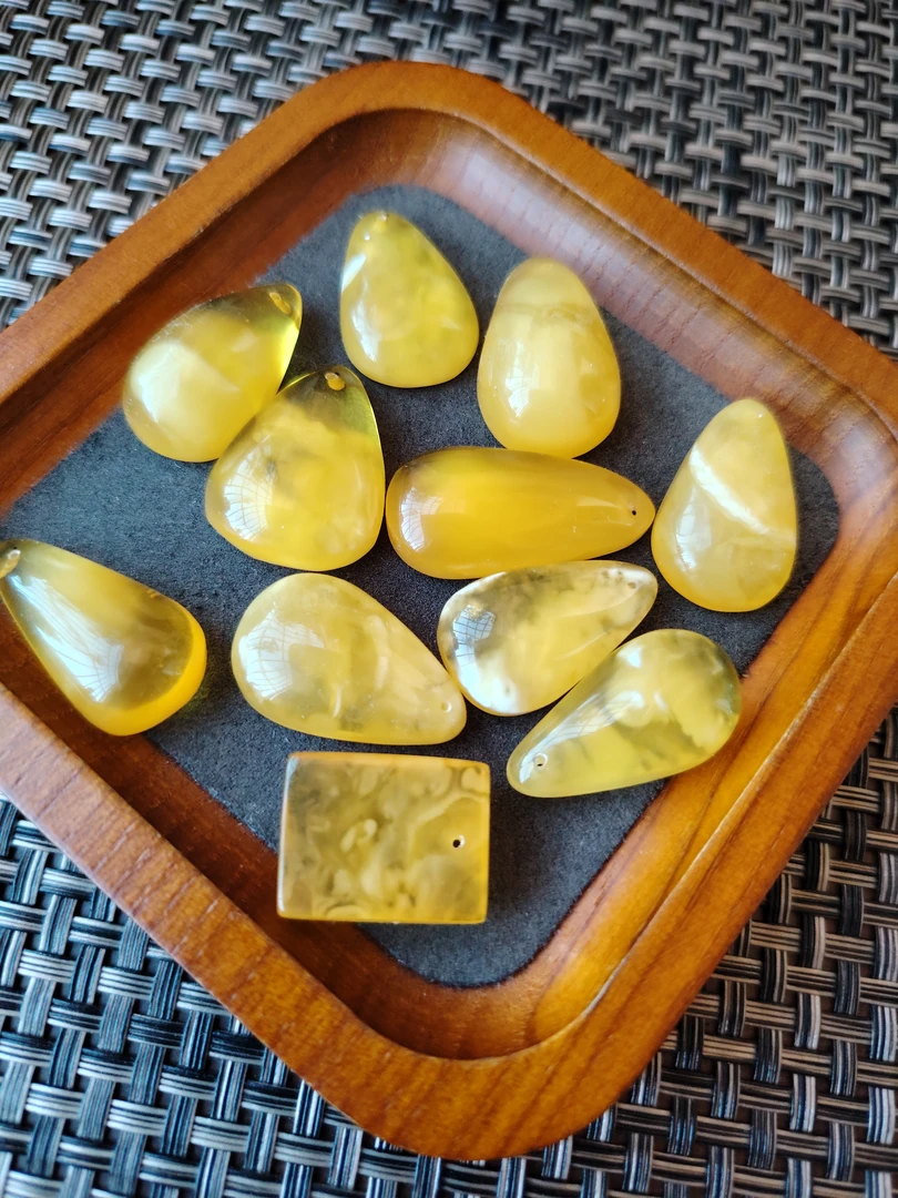 蜜蜡精美款式小吊坠
