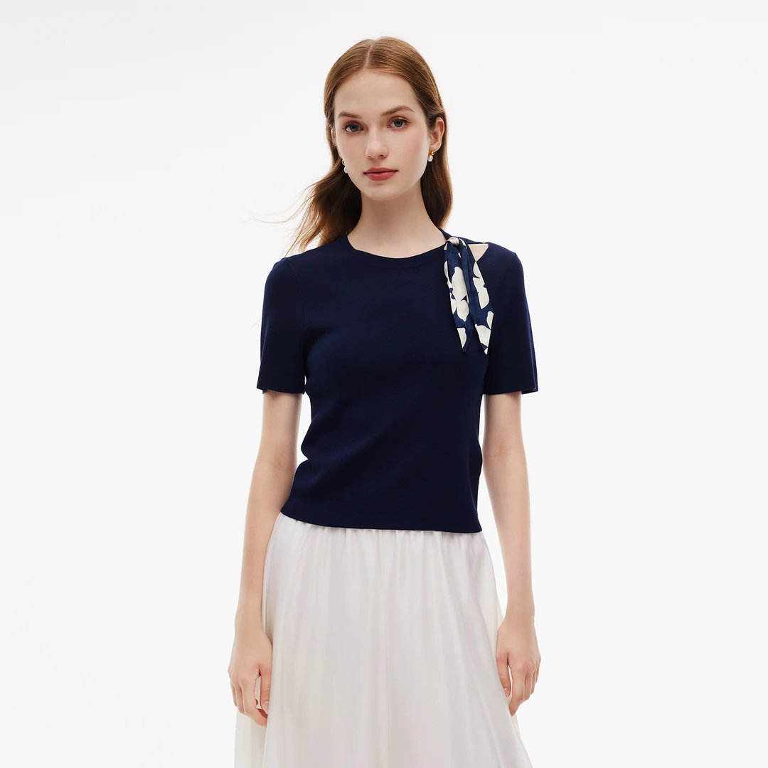 歌莉娅 新品 天丝混纺肩部挖孔针织套头衫1E6R5H540