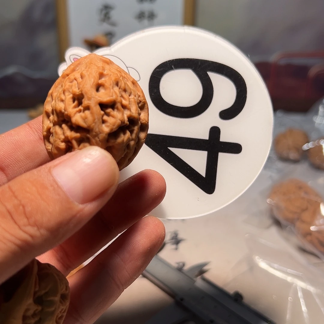不***花文玩核桃，白色49号