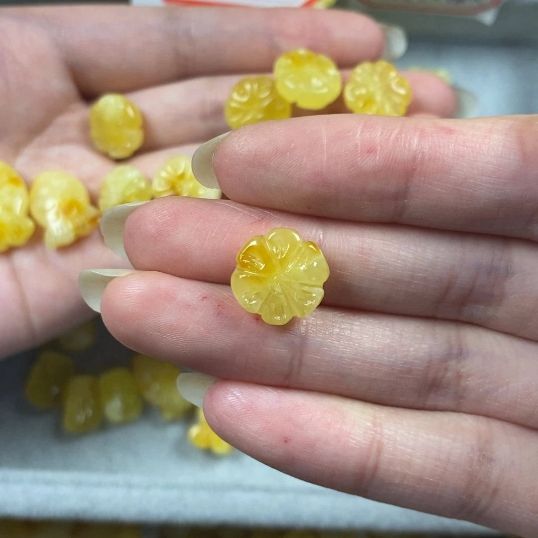 琥珀裸石未镶嵌请***Z梅花
