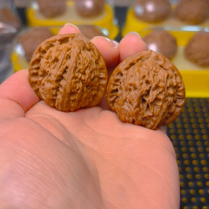 文玩核桃吊坠白狮子36