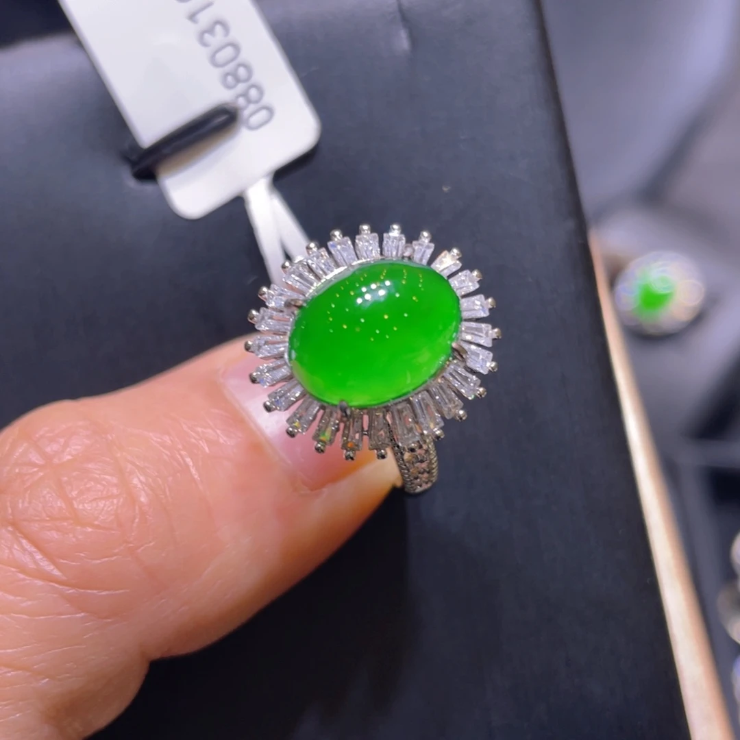 翡翠未镶嵌颈饰戒指