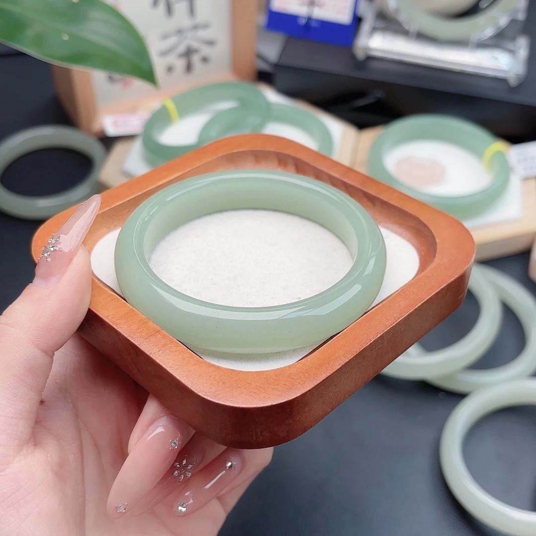 石英质玉未镶嵌手镯