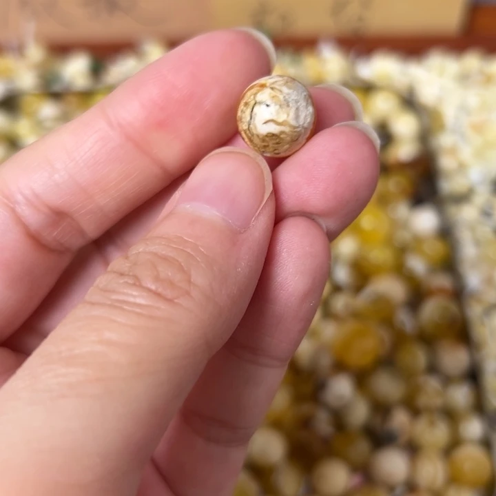 蜜蜡未镶嵌裸石11.7mm有瑕