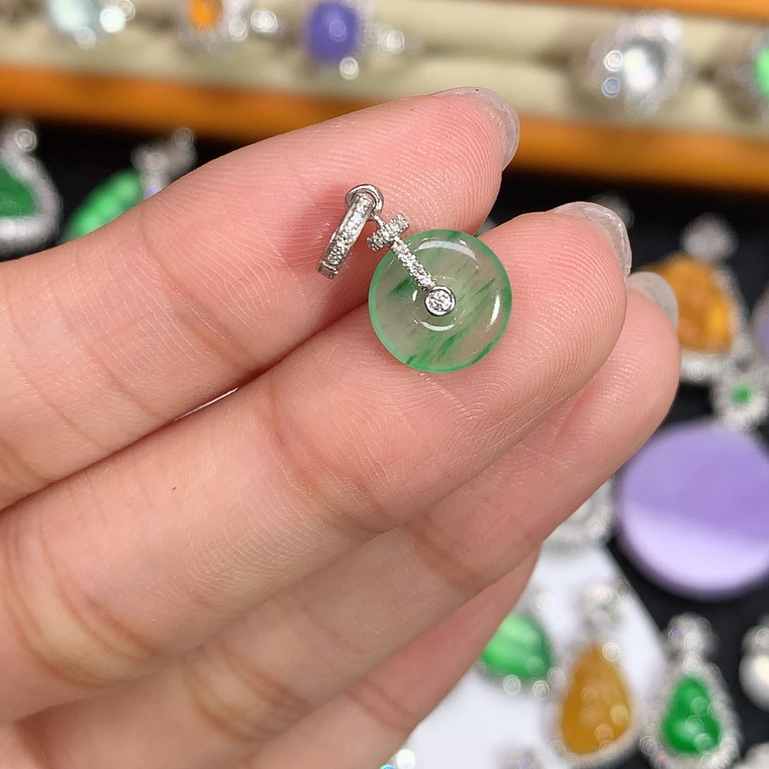 颈饰18K金镶嵌翡翠