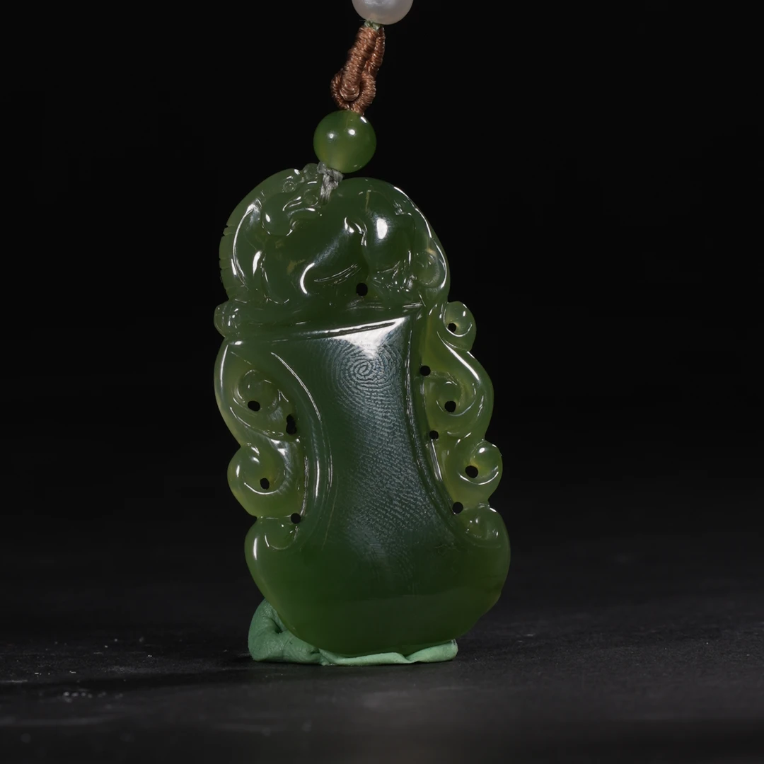 lot22老坑碧玉挂件/保利拍卖