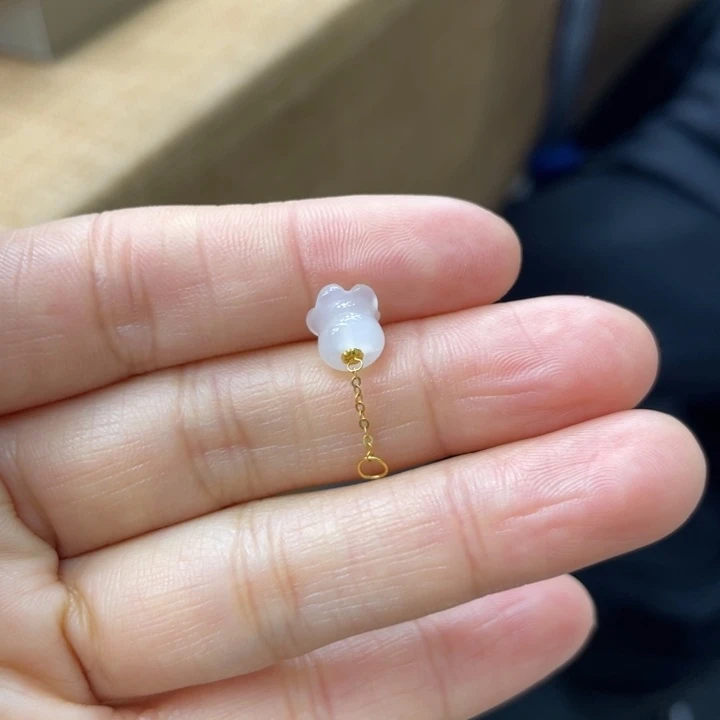 江****和田玉18K金镶嵌颈饰