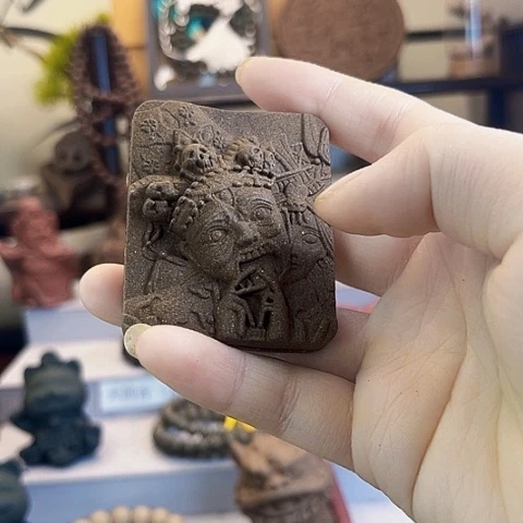 泥塑安宫扎基拉姆有纹裂脖挂