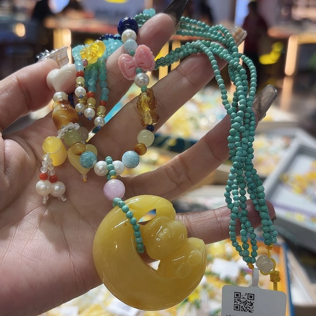 琥珀颈饰未镶嵌?**?琥珀