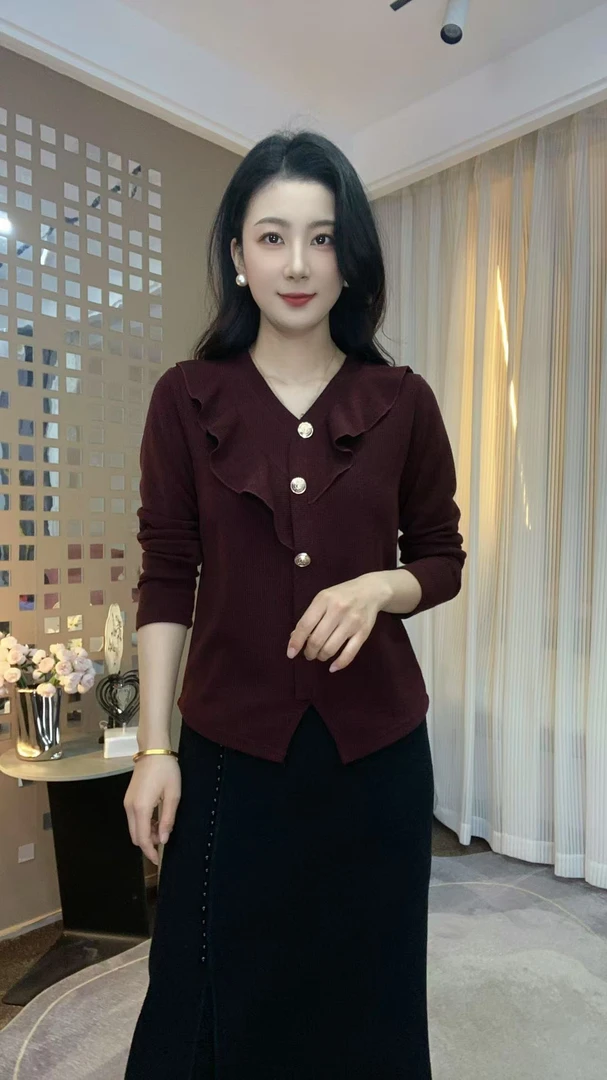 2025新款V领气质纯色花边精品纽扣洋气时尚减龄显瘦长袖打底衫