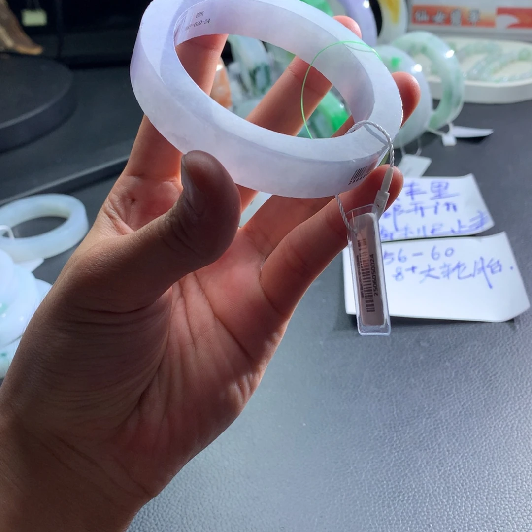 兜***2未镶嵌手镯定制翡翠