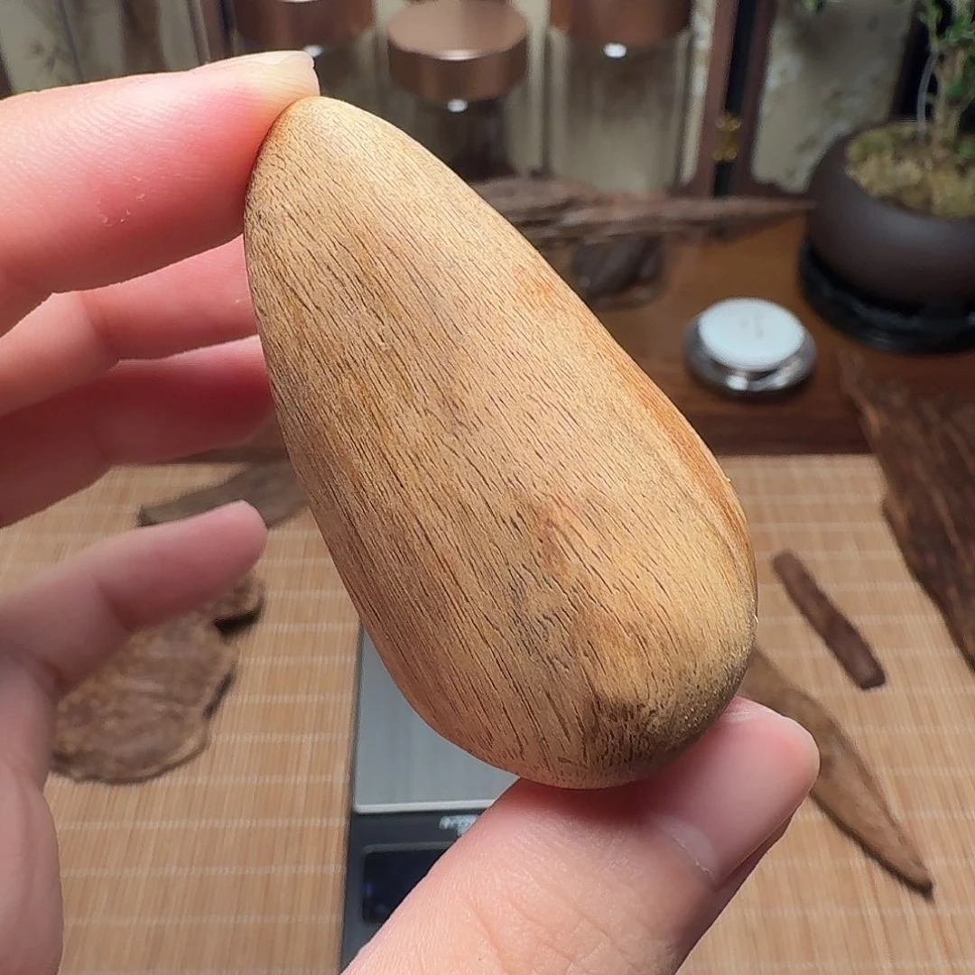 鹿***鸣沉香菩萨棋树心料子