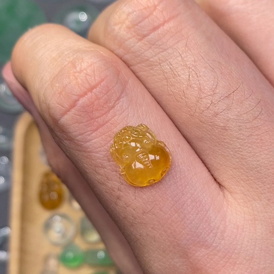 翡翠未镶嵌颈饰貔貅