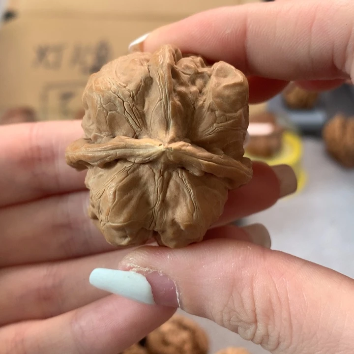 大***鹰文玩核桃把件异形单只