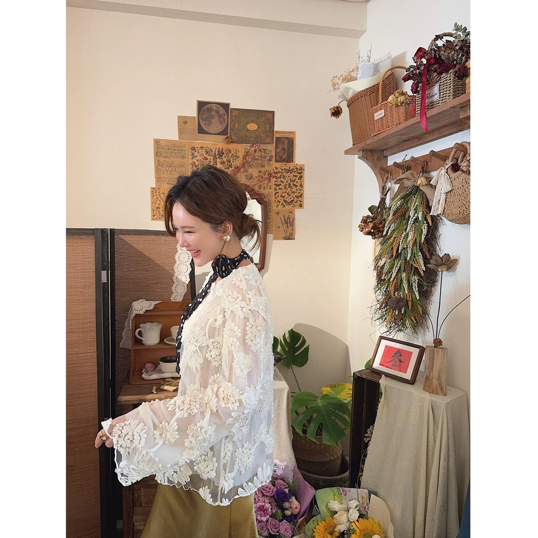 智英欧尼【重工刺绣蕾丝衬衫圆领长袖气质秋冬纯欲慵懒风女装】