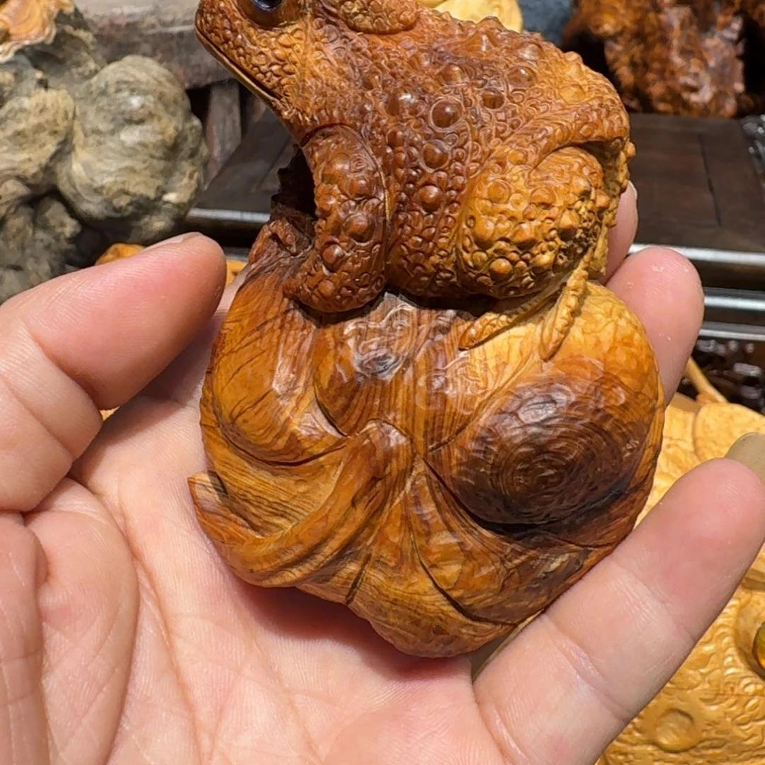 柏木壮**你崖柏雕刻呱呱