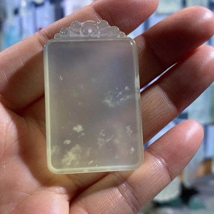 透闪石-蛇纹石玉未镶嵌颈饰吊坠