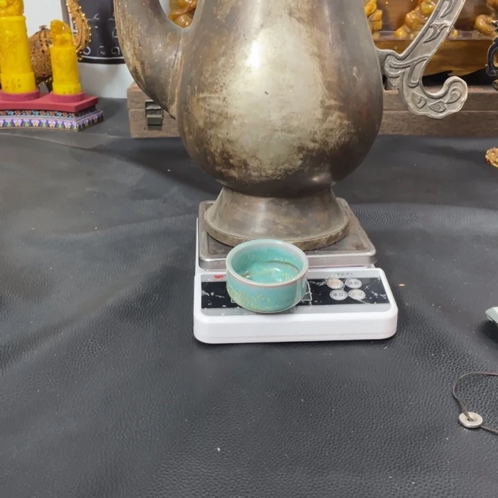 鼎***助陶摆件大哥在干什么你看着