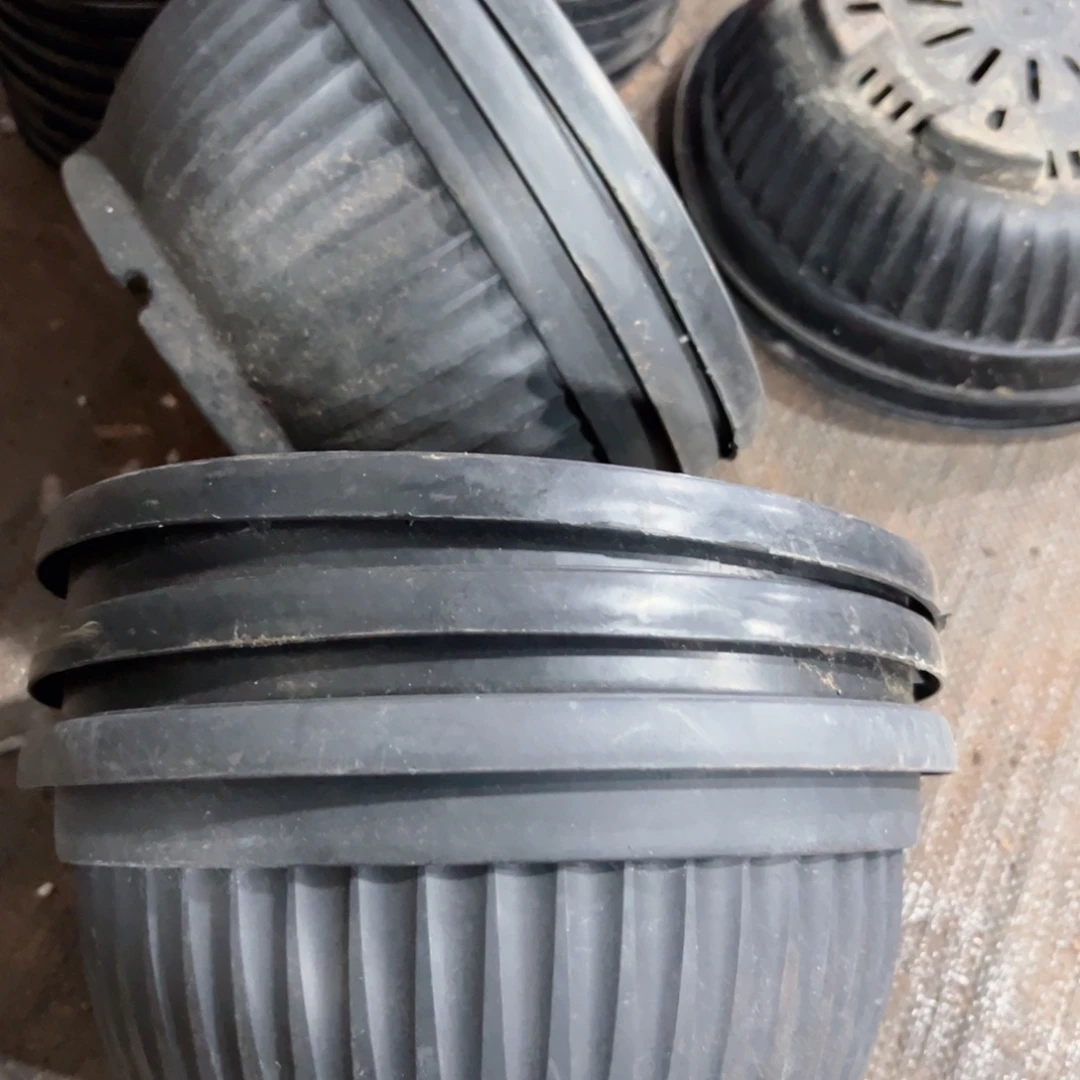 黑元宝盆24口径13高 5个