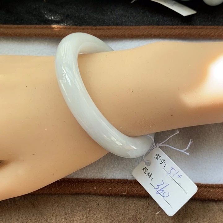 翡翠未镶嵌手镯（圆镯）15836051