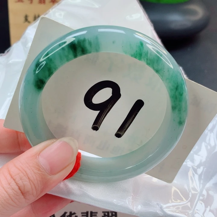 甜***茜翡翠未镶嵌手镯正