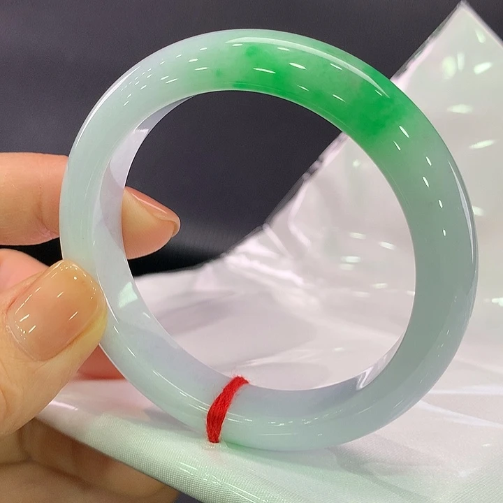 翡翠未镶嵌手镯正圈52