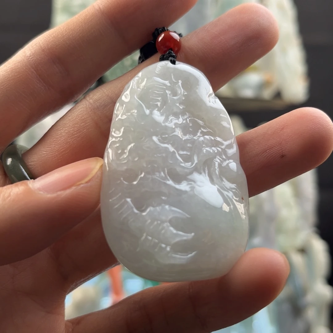 翡翠颈饰未镶嵌龙牌