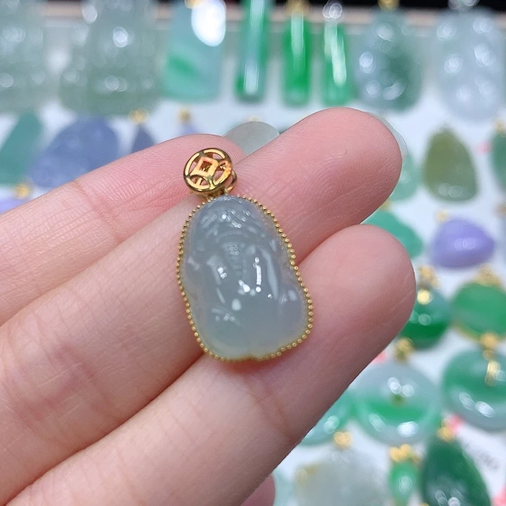 翡翠18K金镶嵌颈饰翡翠