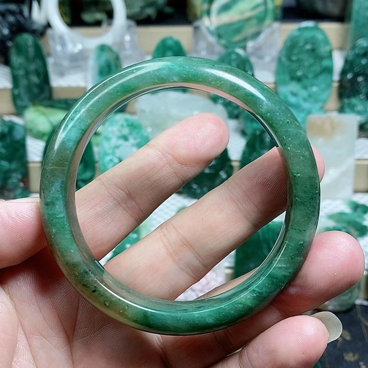 未镶嵌独山玉手镯