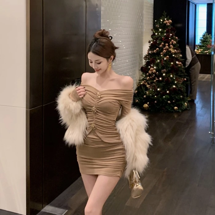 一字领露肩镶钻长袖连衣裙女春季修身紧身短裙纯欲风收腰包臀裙子