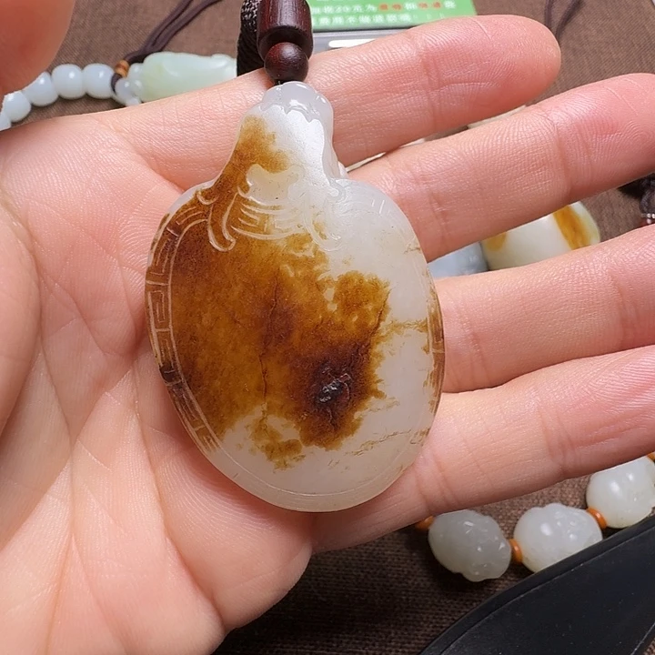 人***斌和田玉未镶嵌颈饰