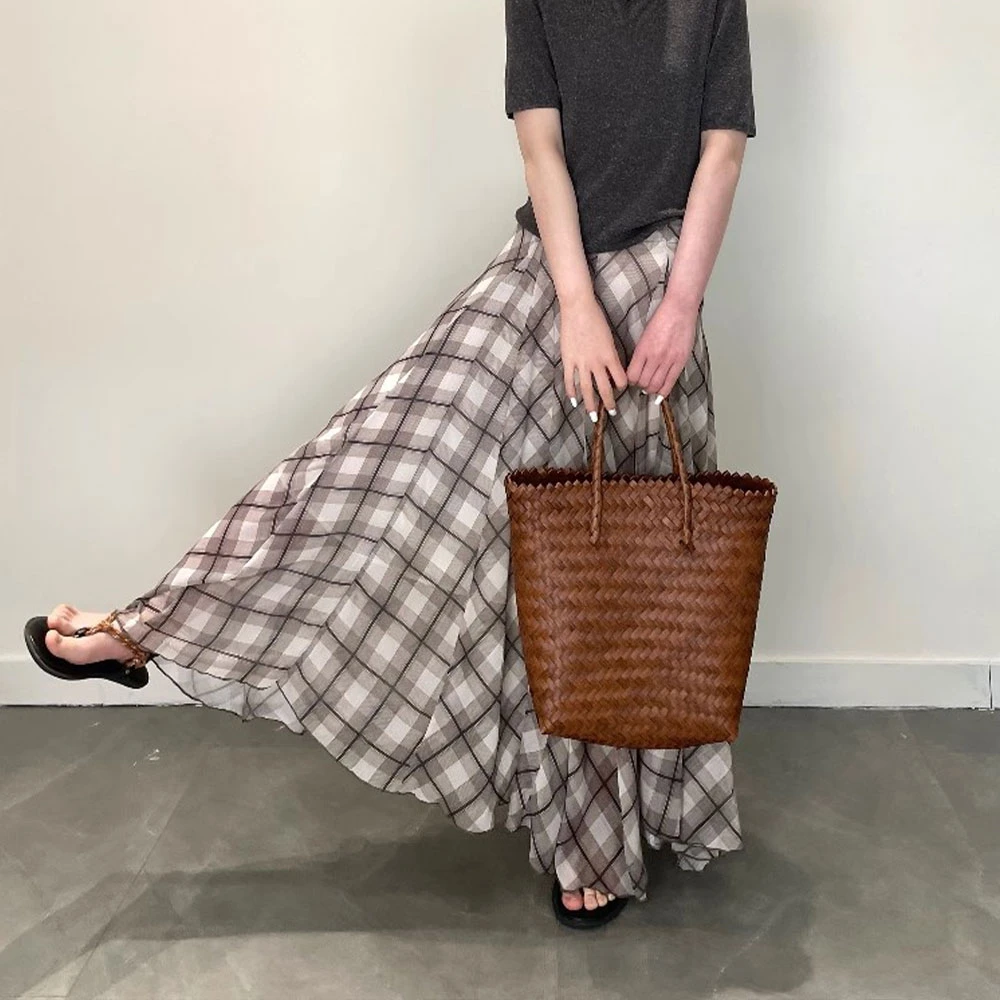2025春夏新款法式复古不规则格纹飘逸半身裙女高级垂感浅咖长裙