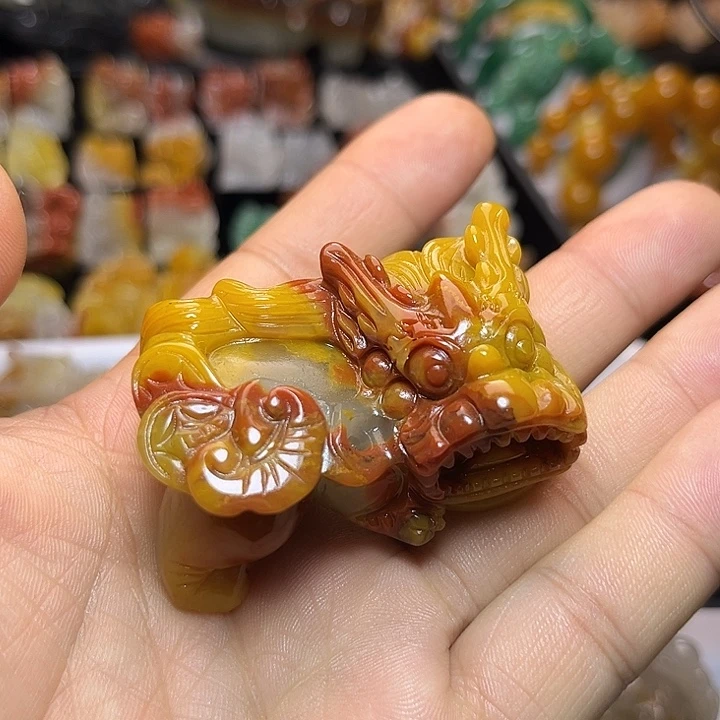 石英质玉（黄龙玉）颈饰未镶嵌