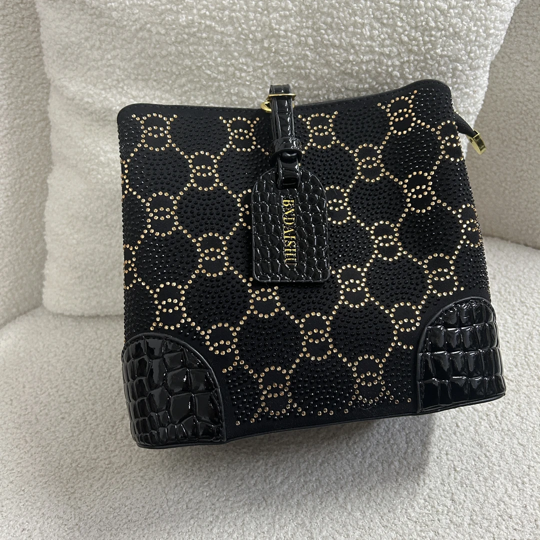 时尚百搭女士黑色包8206